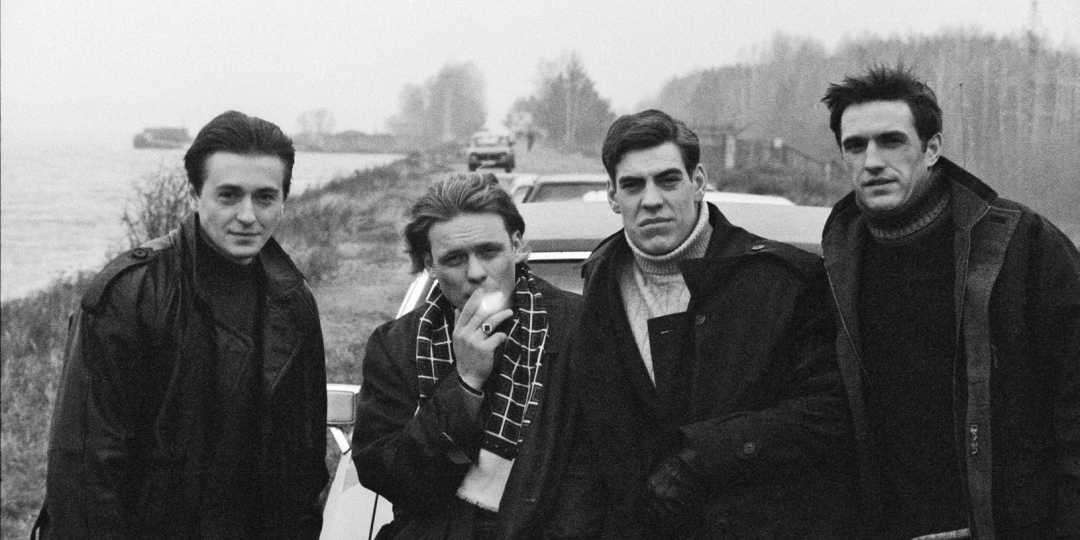 Почему «Бригада» сегодня смотрится как злая и нелепая сказка? Взгляд из 2025 года