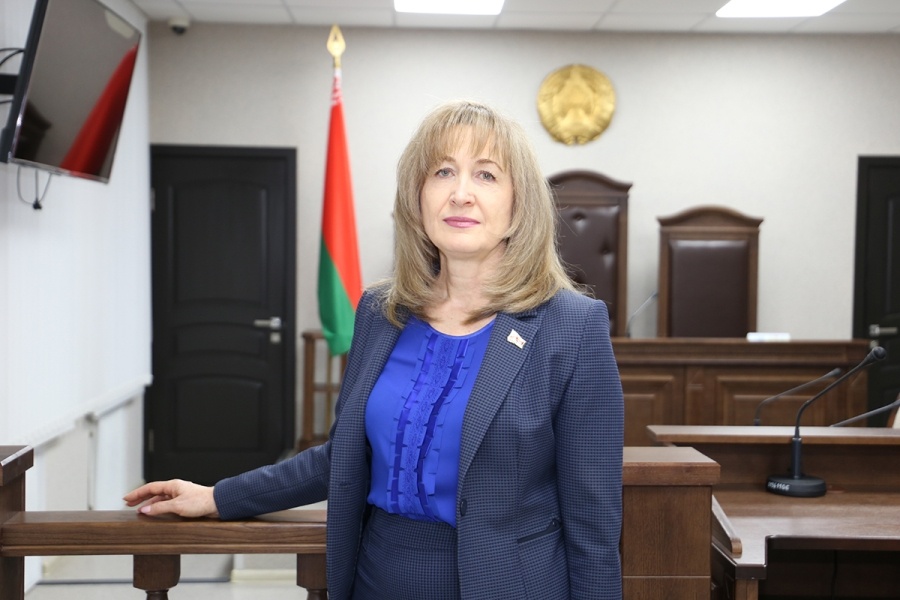     Судья суда Копыльского района Татьяна Карпучок: о Законе, эмоциях и... садовых ножницах