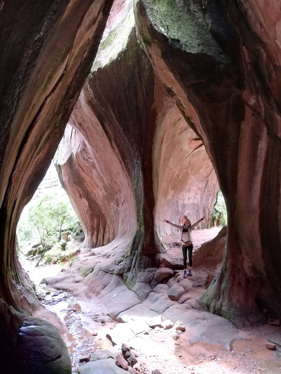 Пещера в парке Торо Торо