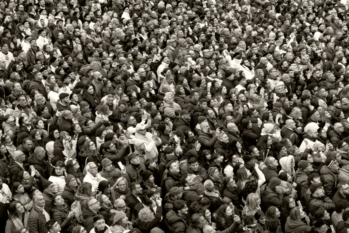 Вселенная — это бесконечное множество атомов, которые постоянно движутся, сталкиваются и образуют новые соединения в пустоте