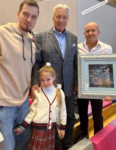    Картину дочери Игоря Макарова и Леры Кудрявцевой купил знаменитый хоккеистСоцсети Игоря Макарова