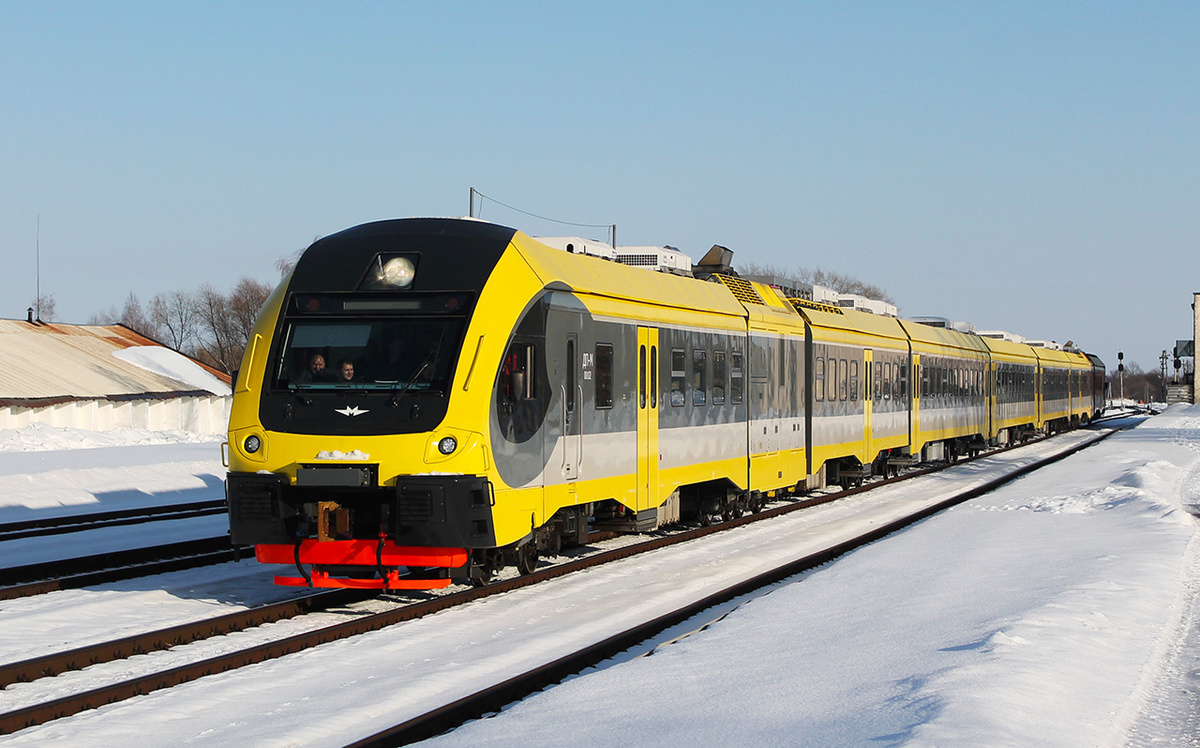 Дизель-поезд Мытищинский. Посмотрите на небольшой вагон между головным и прицепным вагонами. Это и есть силовой вагон. Фото с сайта RailGallary.ru