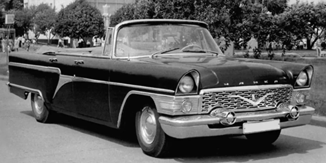 Легенда дорог Советского Союза ГАЗ-13 «Чайка»: Роскошь и Власть Советской Эпохи