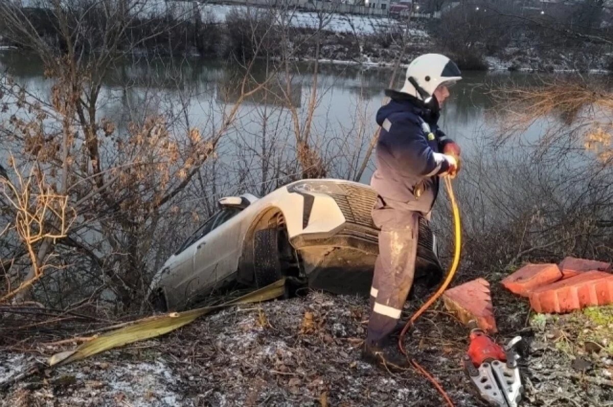    Автомобиль съехал в кювет и наехал на женщину в Пермском крае