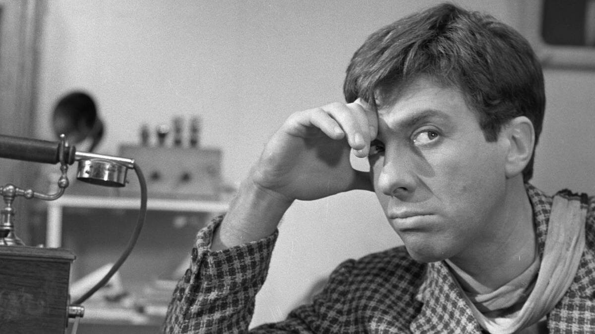    Актер Сергей Юрский в роли Остапа Бендера в сцене из фильма «Золотой теленок» режиссера Михаила Швейцера. Как известно, Бендер был большим мастером пустых обещаний и нереализуемых планов, но ему верили! / Фото: РИА Новости