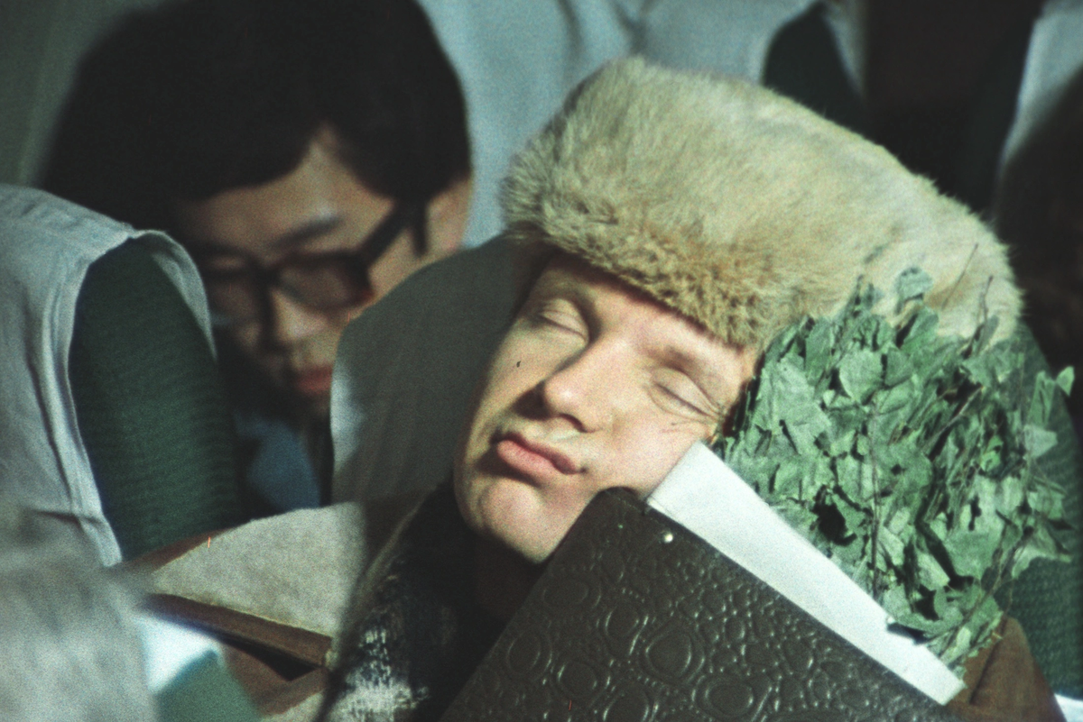 Кадр из фильма "Ирония судьбы, или С лёгким паром!"