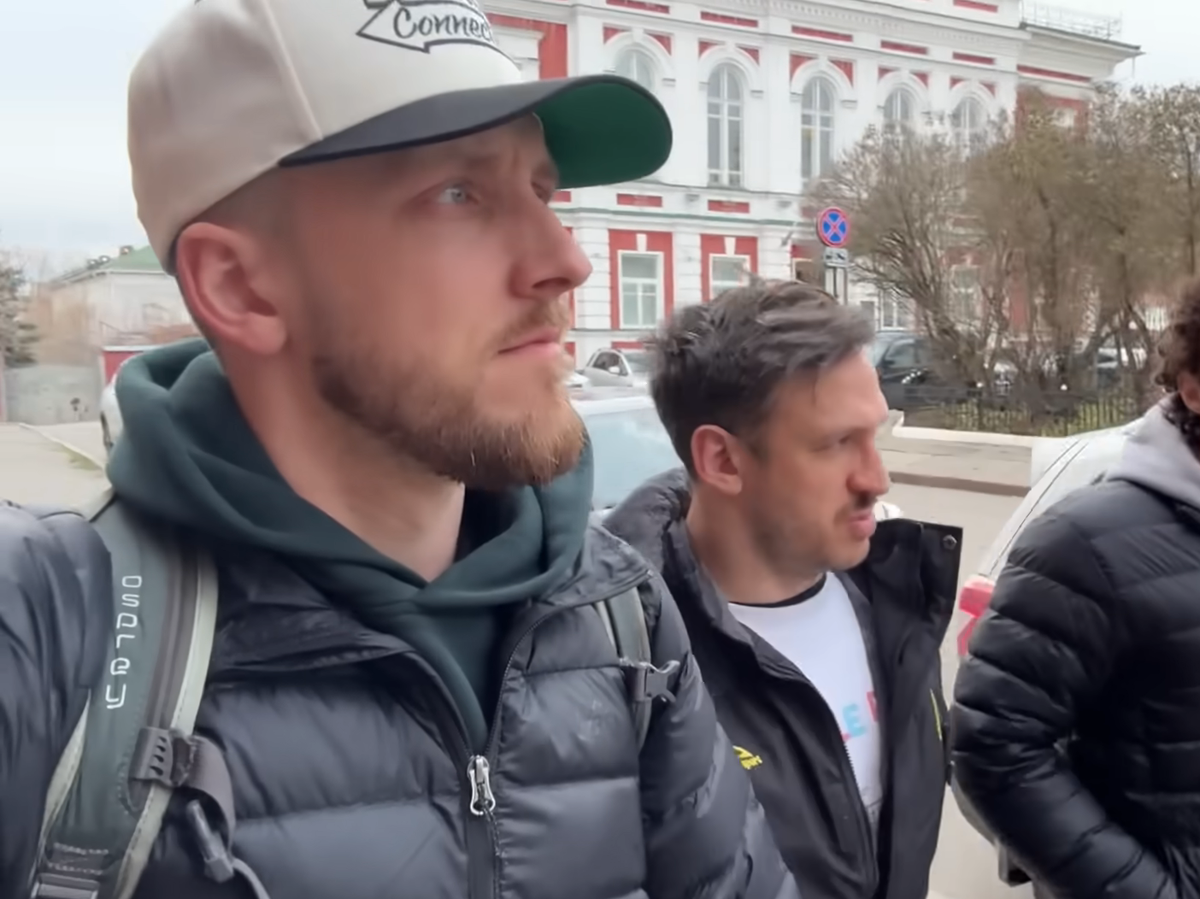    Блогеры Тайлер Шпиц и Брэд Ланкастер и Лиам МакКошам | © Discover Connection/YouTube