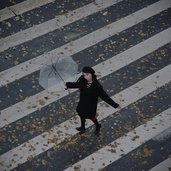     Рецензия на сингл Доры «Понарошку»: Воображаемый бойфренд