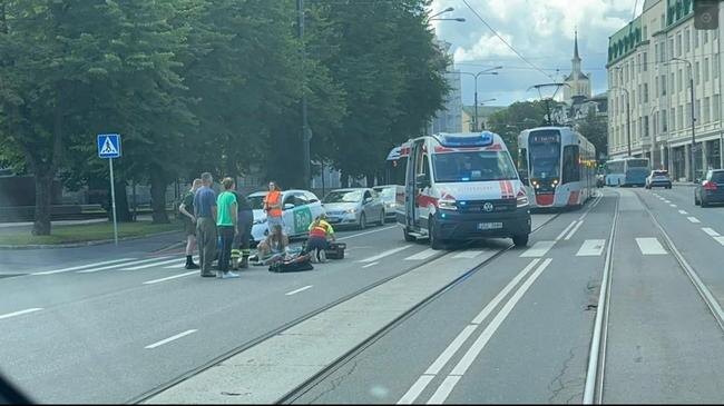 Август 2025 года, типичное самокатное ДТП в самом центре Таллина. Догадались, кто виноват? Facebook