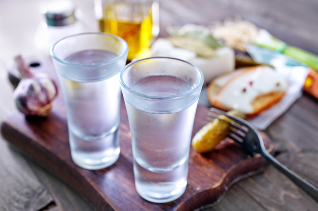 Закуски к самогону: традиционные и современные варианты!