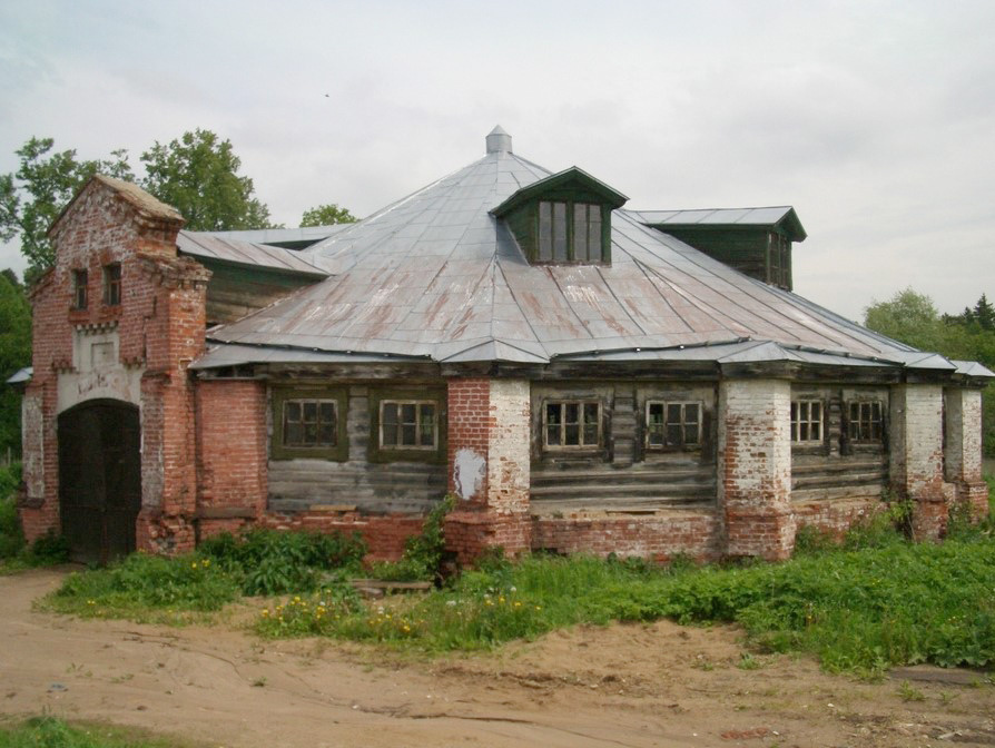 Фото с сайта serednikovo.su, манеж до реставрации