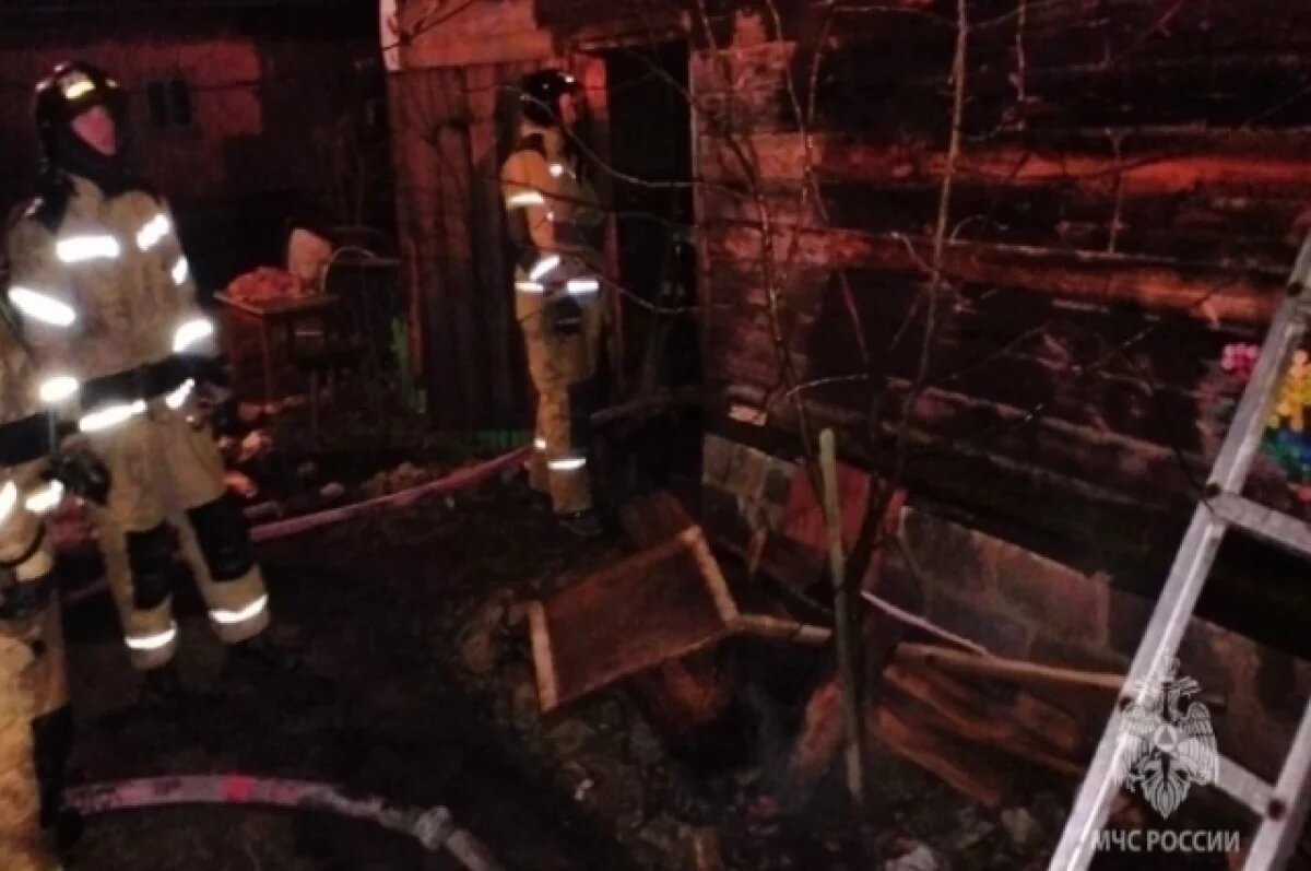    В Чесме пожар уничтожил баню в частном доме