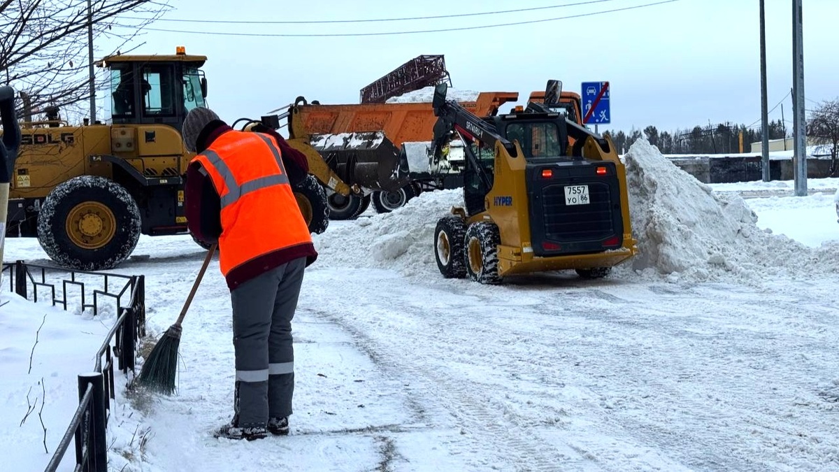    В Сургуте напомнили жителям о правилах уборки снега во дворах