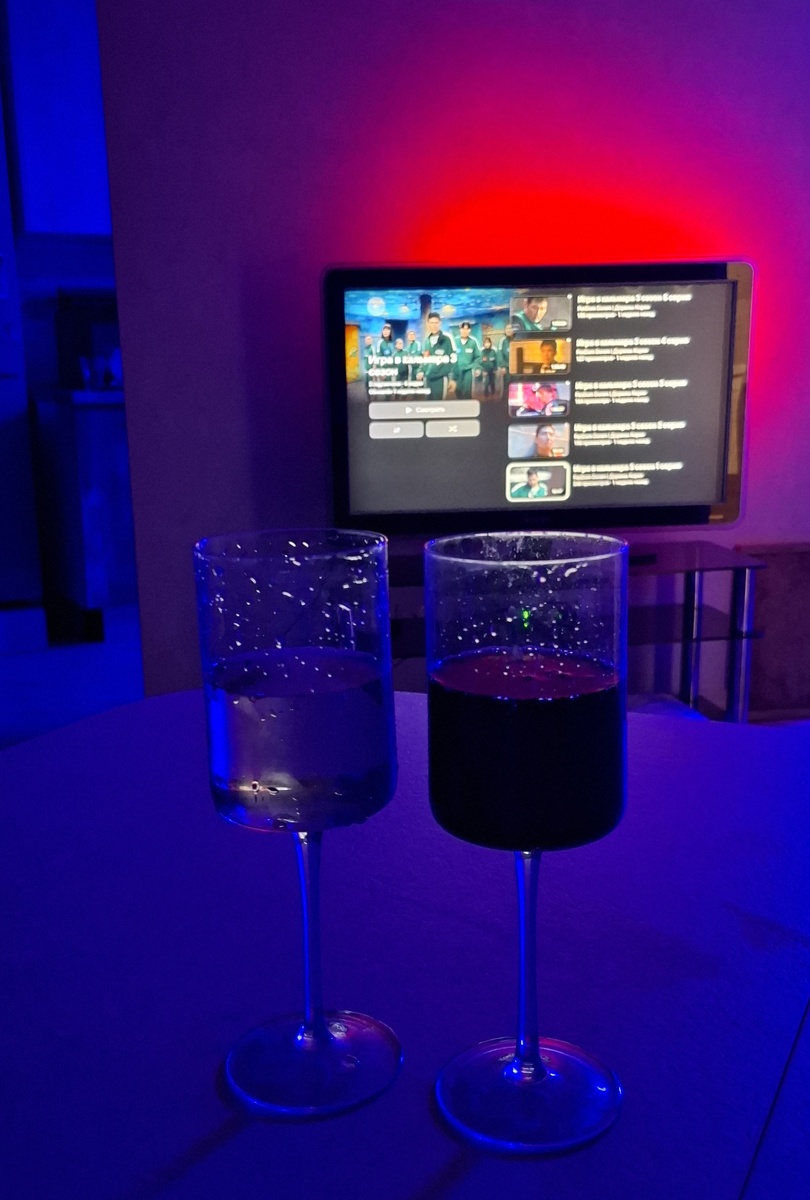 Жизнь бежит вперёд,