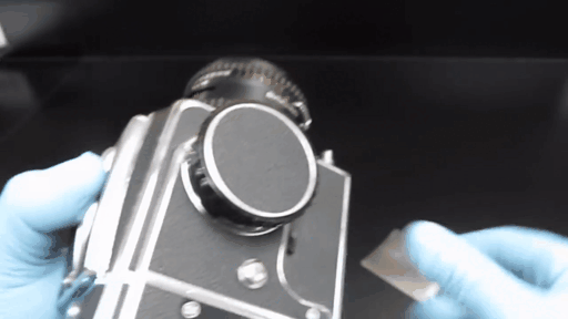 Для того, чтобы отстегнуть кассету, сначала нужно вернуть шибер на место.