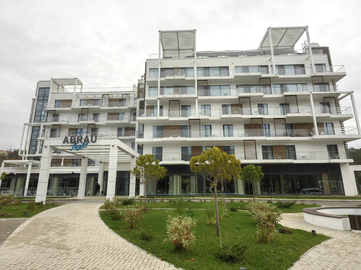 Общий вид отеля. Фото автора.