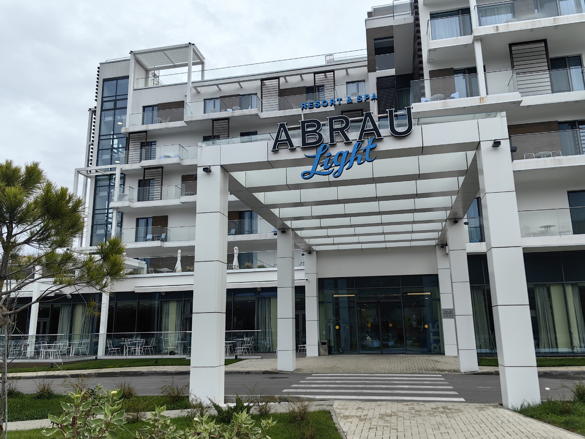 Входная группа отеля. Фото автора.