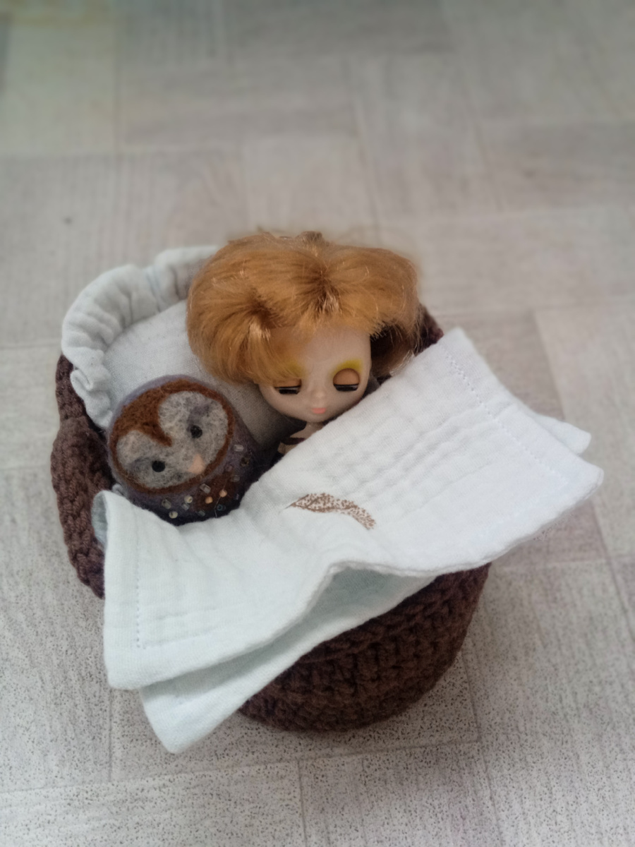 Люлечка, в которой спят Марта и сова. Фото автора.