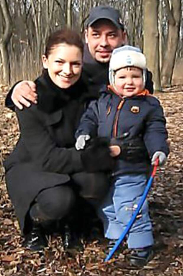 С сыном и мужем