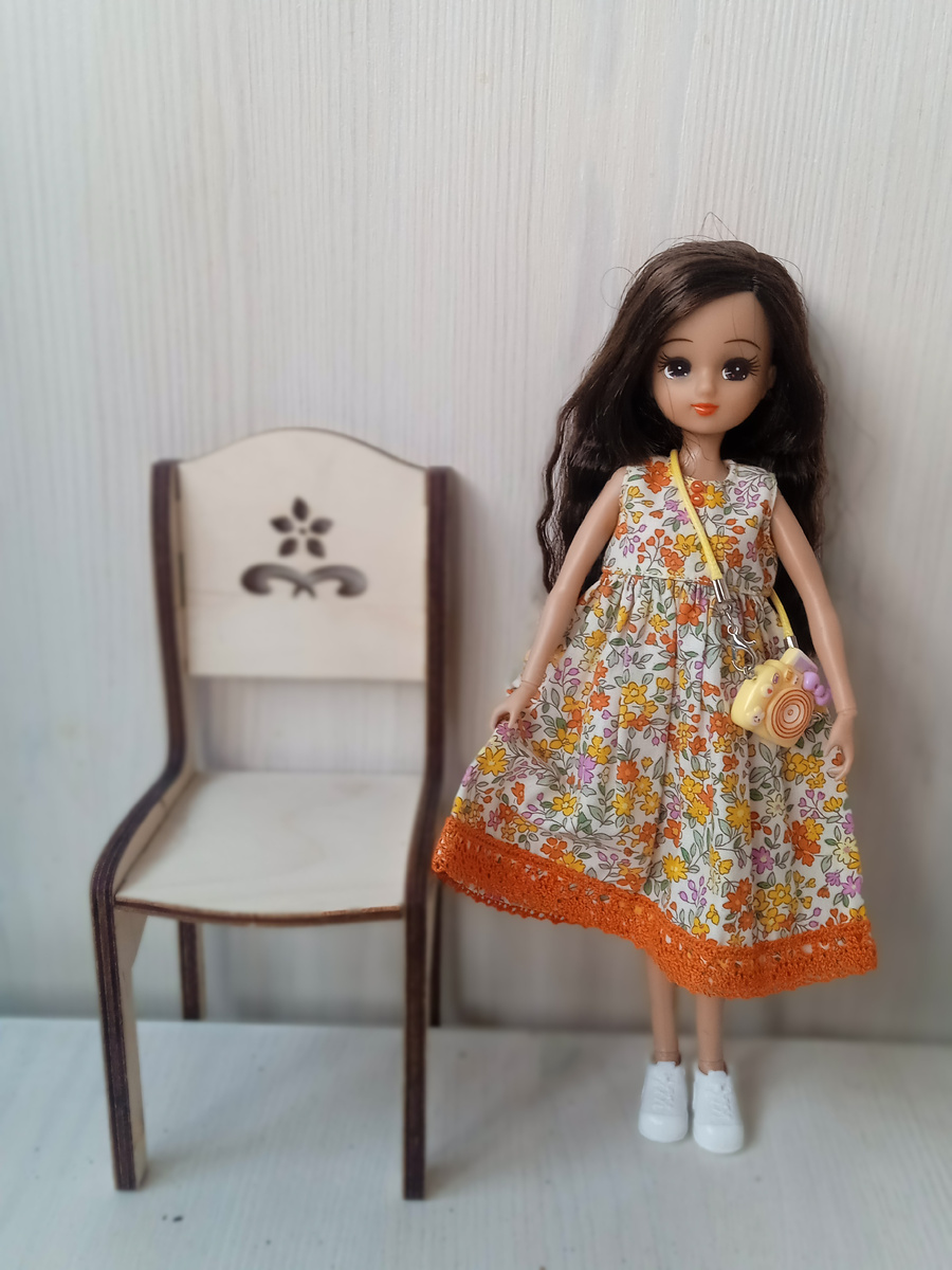 Далия и новое платье. Фото автора.