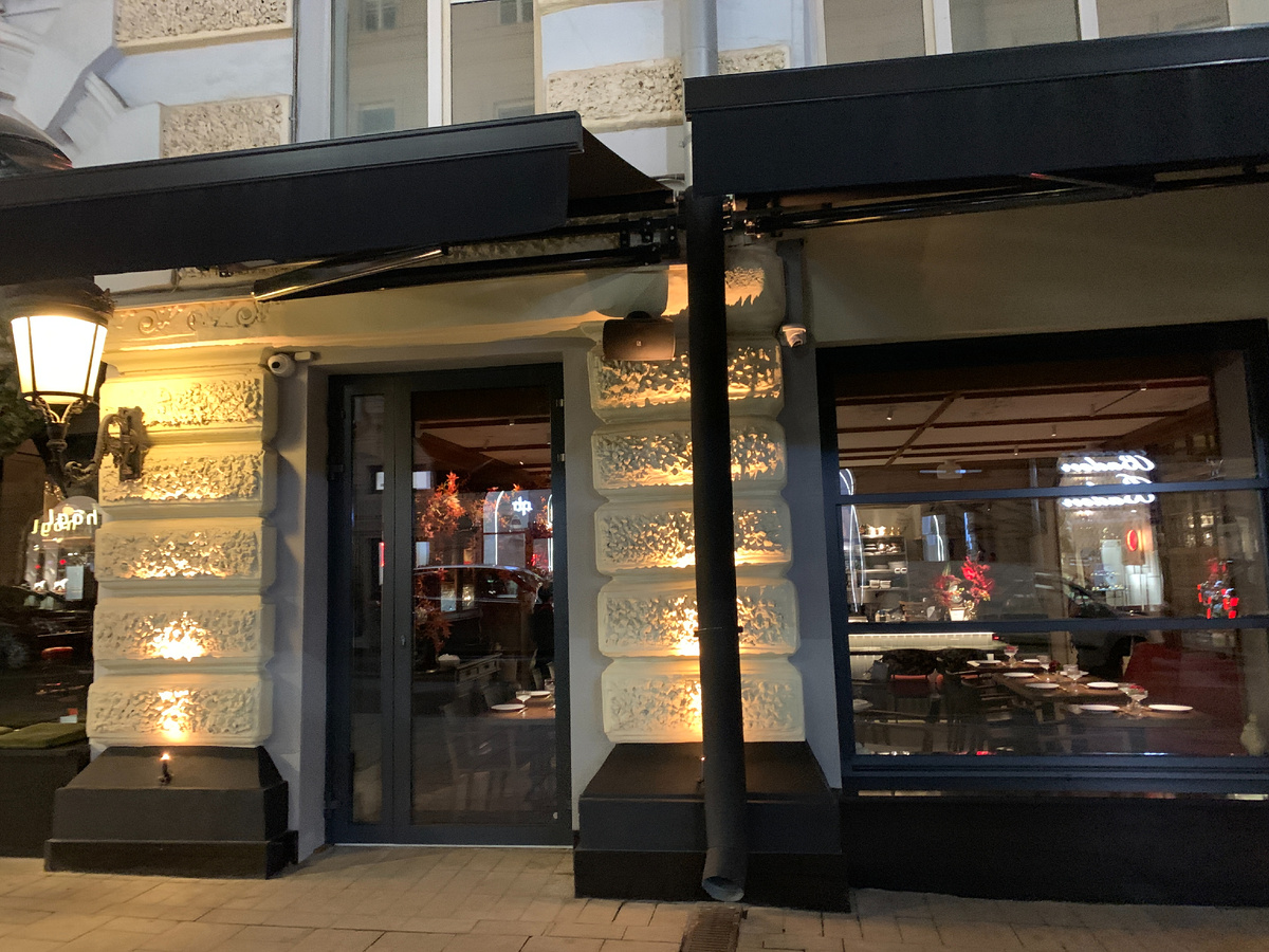 Фасад ресторана Oshi Izakaya Emperor