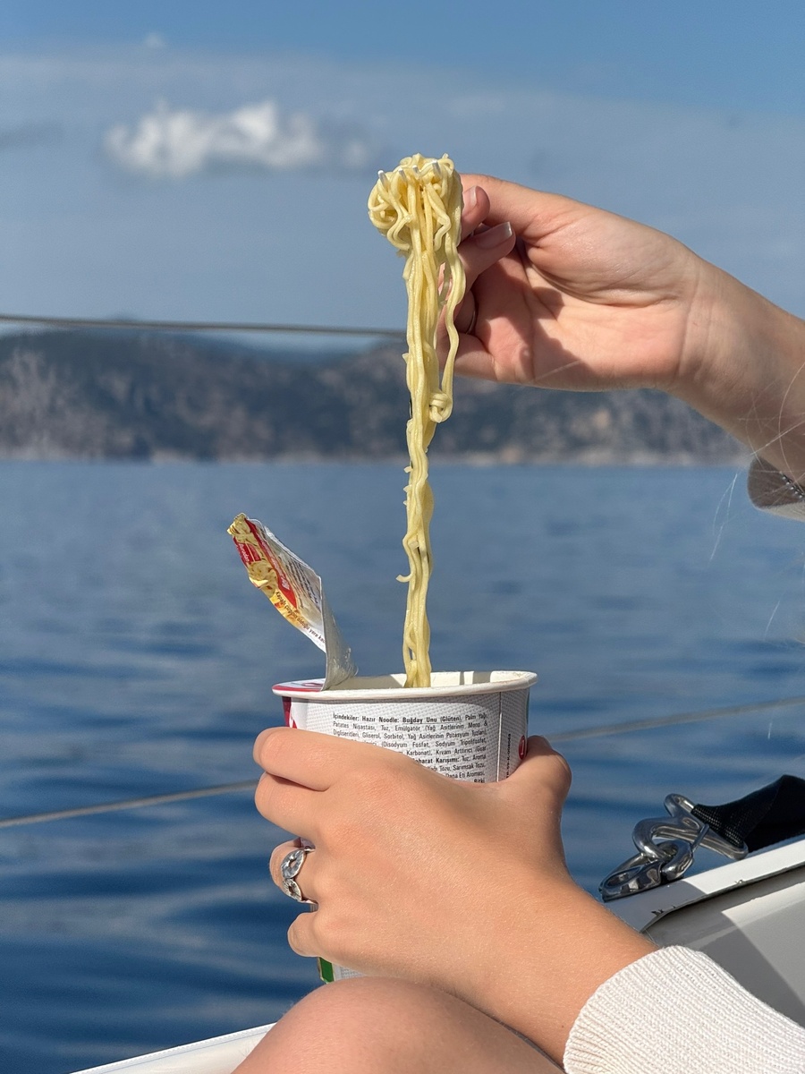 Возможно причина в лапше)))