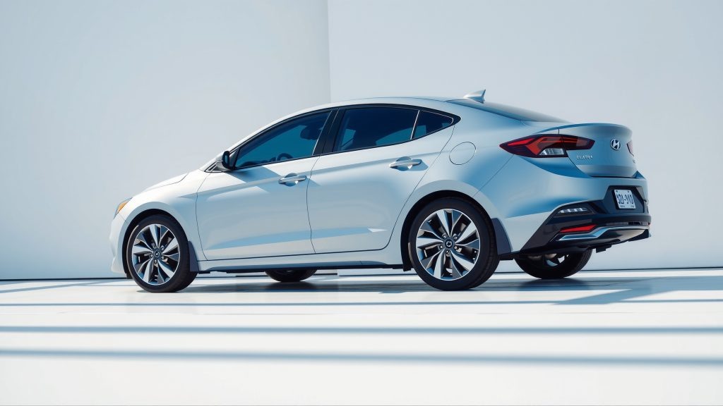    Hyundai Elantra 2026 из Кореи чем отличается от дилерских версий