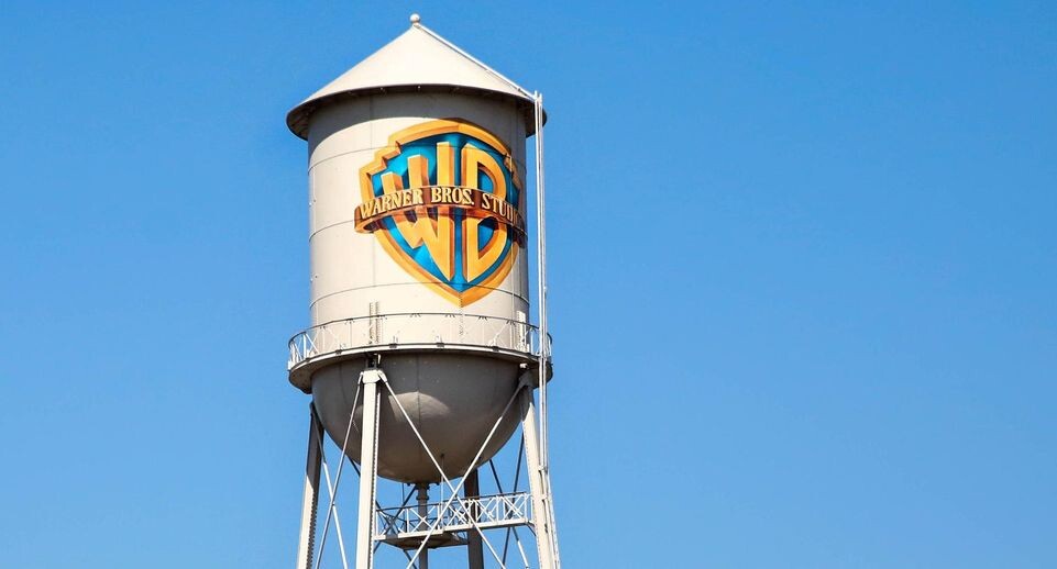 В Голливуде опасаются сокращения рабочих мест из-за покупки Warner Bros. Netflix