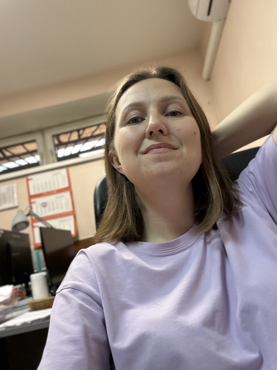 Смирилась, что офис в подвале. Почти привыкла