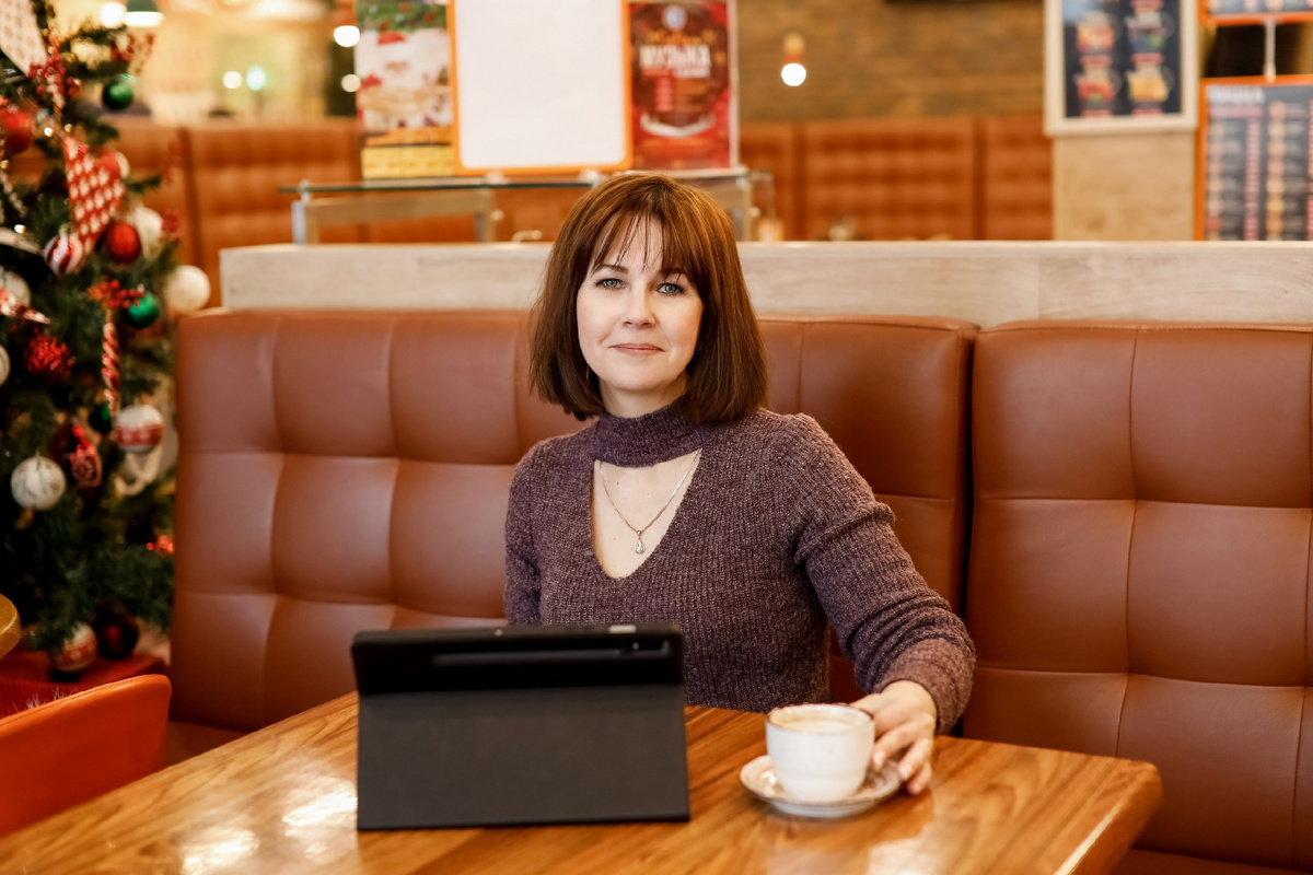 На фотографии: автор канала "Техно Колибри". Фото 2024 года в предверии Нового 2025 года!