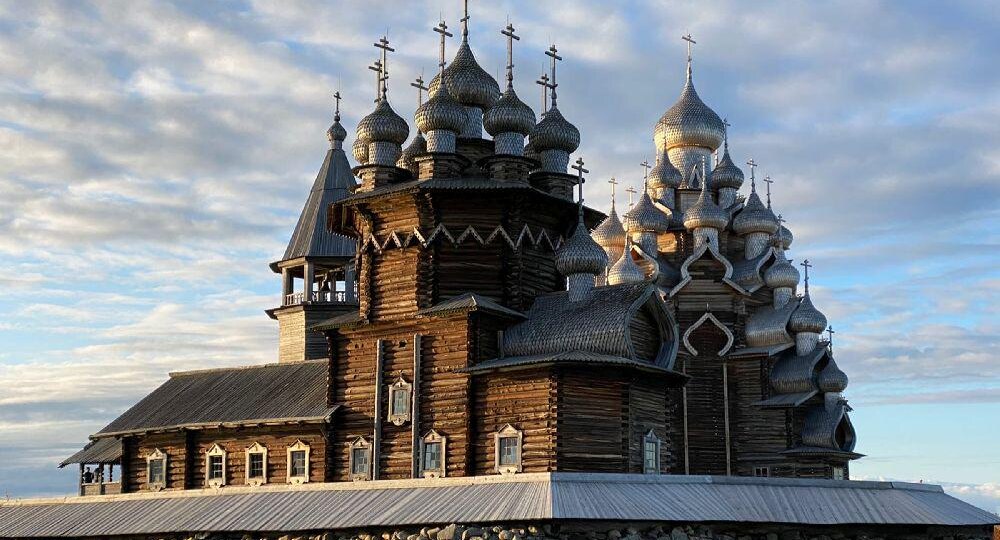 ДЕРЕВЯННАЯ РУСЬ: традиции и шедевры деревянного зодчества