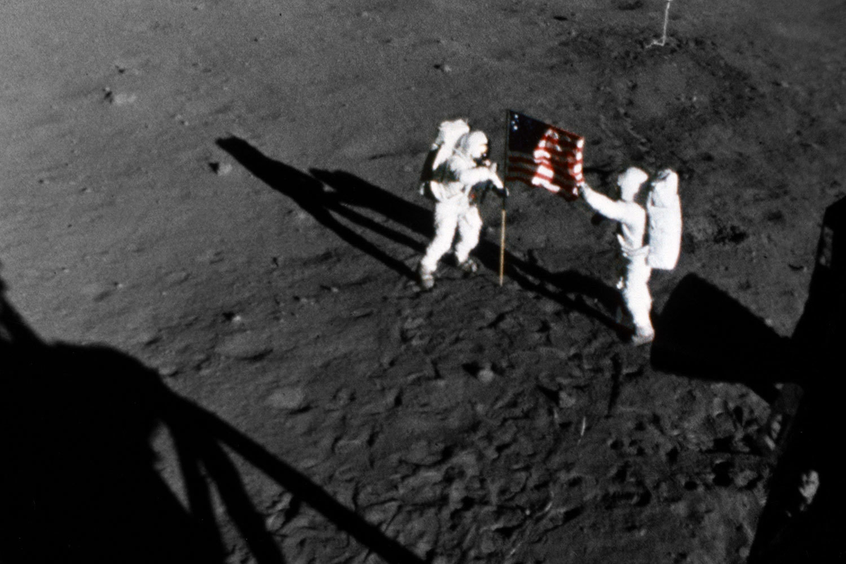 "Секретный украинский техник" © на Луне: "Аполлон 11"