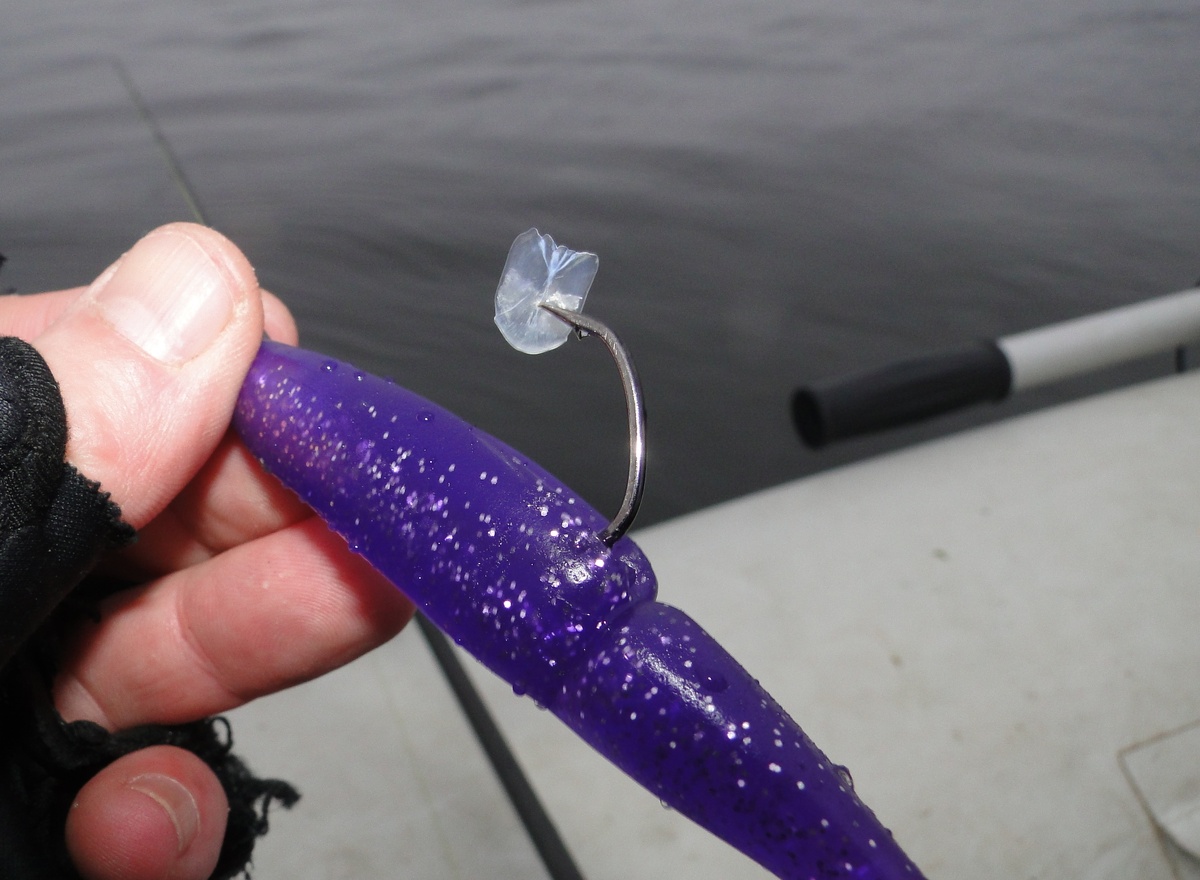 С утра периодически были контакты с белой рыбой, а вот после обеда она куда-то ушла, хорошо. что судак с ней не ушел...