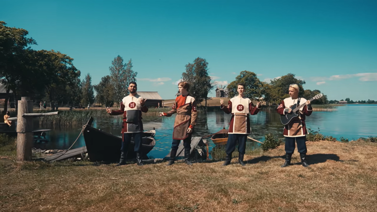    Скриншот из клипа ансамбля