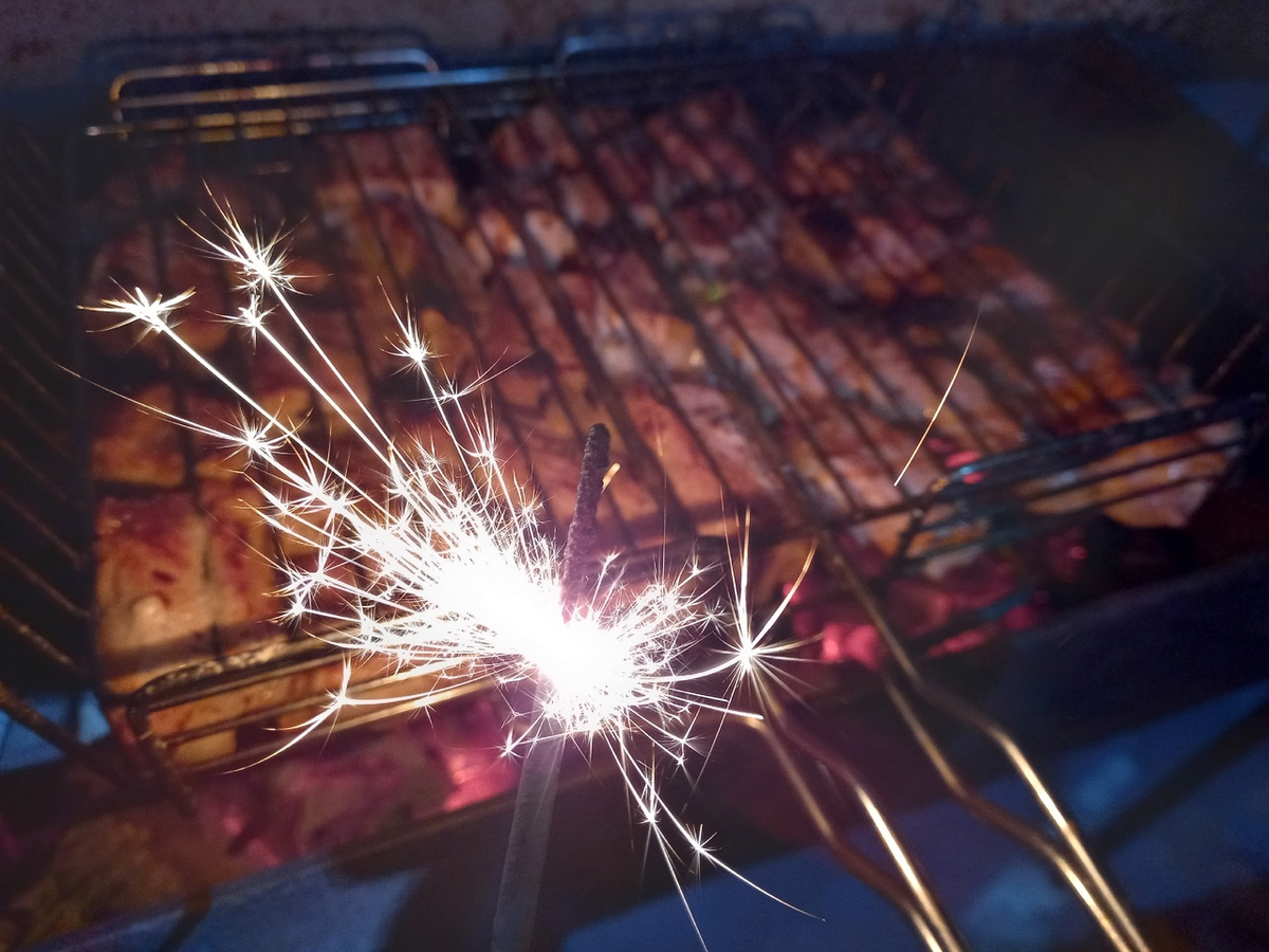 Прошлогоднее фото, тогда только под Новый год у нас снег выпал