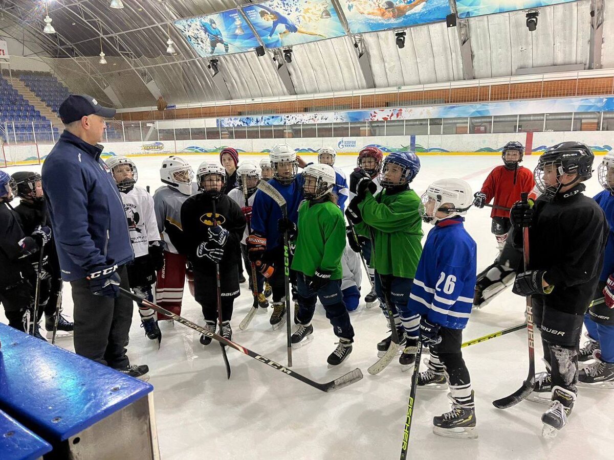    Будущее детских хоккейных команд Оренбурга под вопросом? Жалобы родителей и комментарий руководства