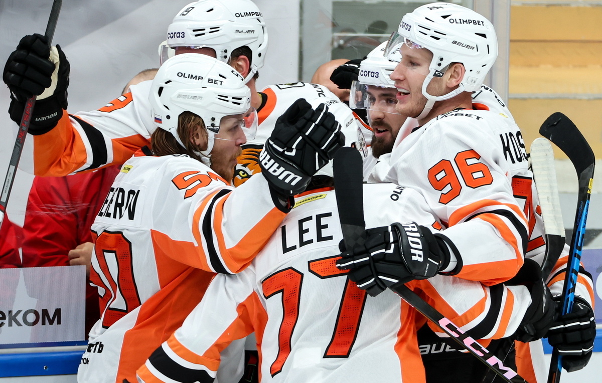    Хоккеисты "Амура"  Михаил Терещенко/ТАСС