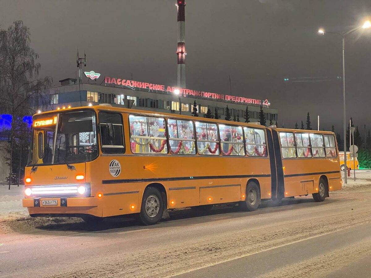 Взято из ТГ-канала «RetroBus: непосредственный впрыск». Автор фотографии указан там. Обратите внимание на ЛиАЗик-памятник на заднем плане.