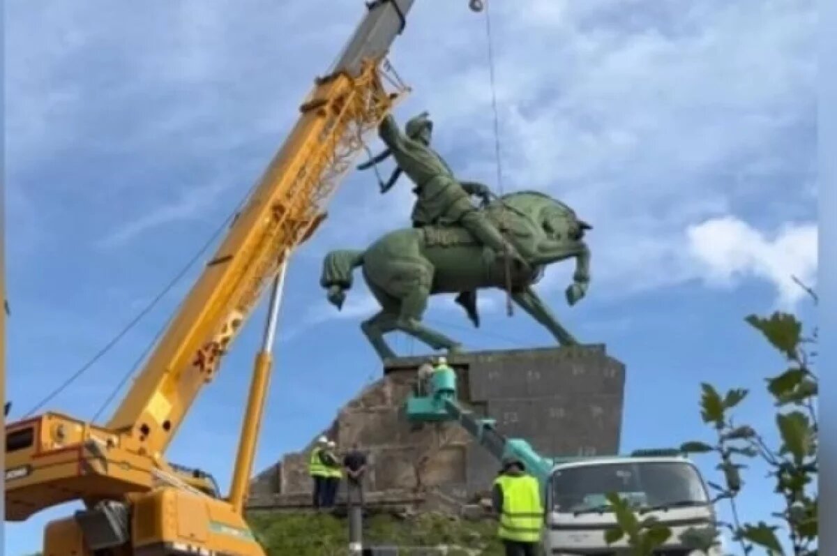    В Башкирии рассылают фейк — вместо памятника Юлаеву будет памятник Пугачеву