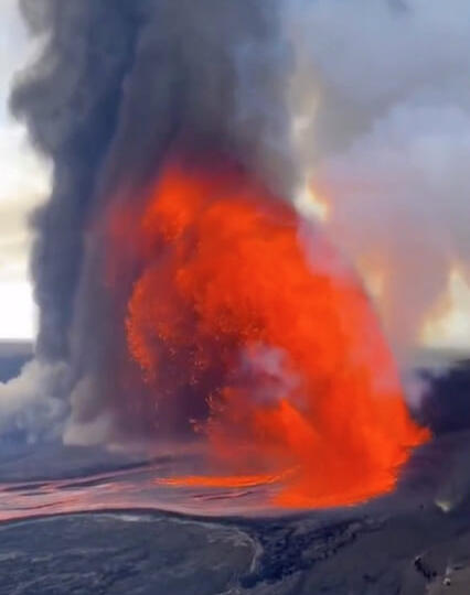 Гавайский вулкан выпустил фонтаны лавы высотой 370 метров