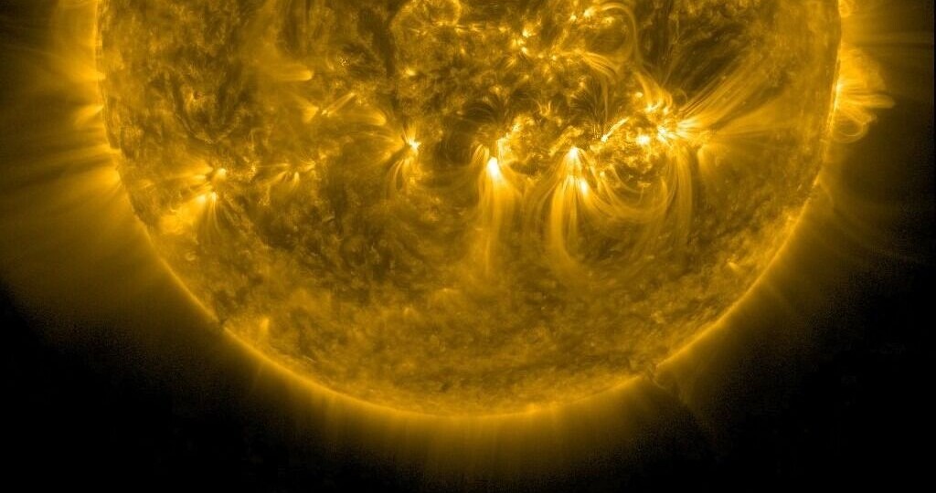 Мощные магнитные бури накроют Землю с 7 по 9 декабря: двойные вспышки на Солнце