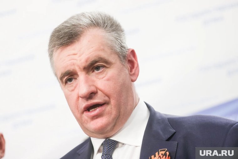     По словам Слуцкого, реагировать на случаи, подобные произошедшему в Екатеринбурге, нужно не эмоциями, а решениями