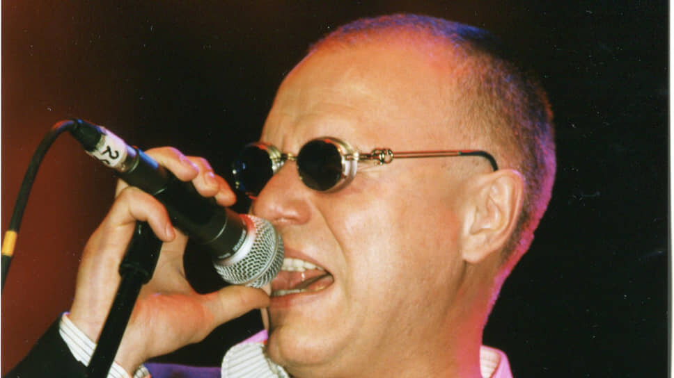 «После армии я пошел на экономический в МГУ. Почему-то подумал, что это перспективное направление: экономика зарубежных стран, международные поездки. Всем же хотелось стать дипломатами, хотелось поехать за кока-колой. Но я не выдержал — проучился там всего два курса. И уже на первом мы создали джазовый кварте».📷Фото: Фотоархив журнала «Огонёк» / Коммерсантъ