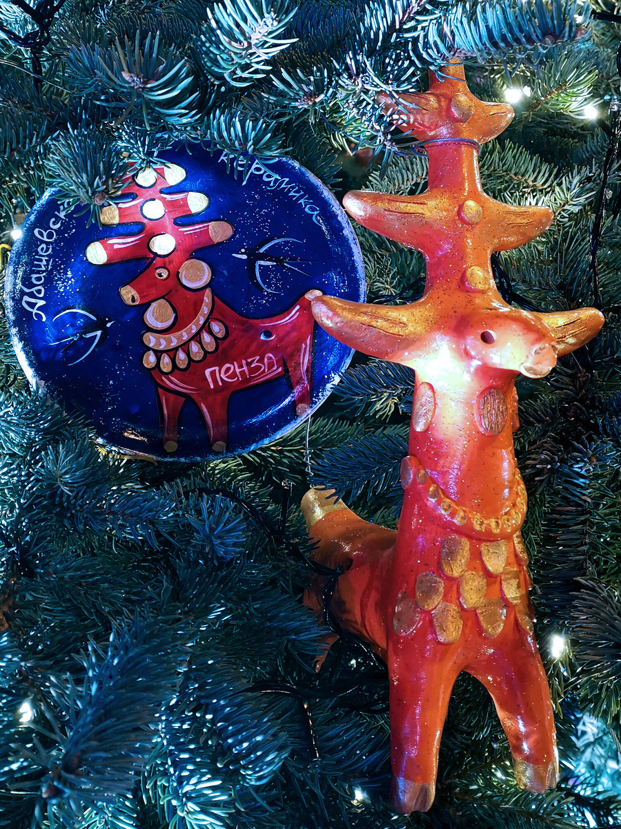 Как правило, это звери, которые приобретают сказочные, даже фантасмагорические формы: ветвистые, многоярусные рога, длинные изящные шеи, строгие формы и тонкие черты. Фото: Nord794ub / Wikimedia