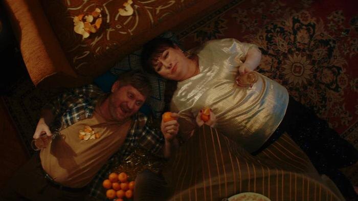 Кинопремьера второй половины декабря — фильм «Ёлки 12». Франшиза Нового года с нами надолго. Фото © Кадр из фильма «Ёлки 12», режиссёр Ольга Долматовская и др. / Kinopoisk