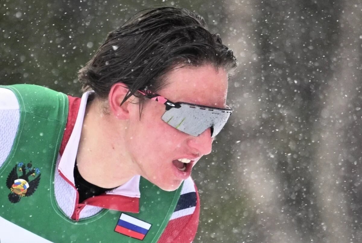    Лыжник Коростелёв на финише в гонке на 20 км вырвал победу у Большунова