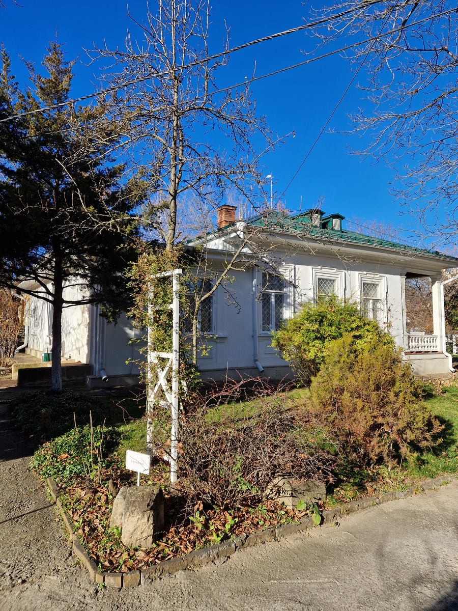 С 1962 г. - Музей Ярошенко Н.А.