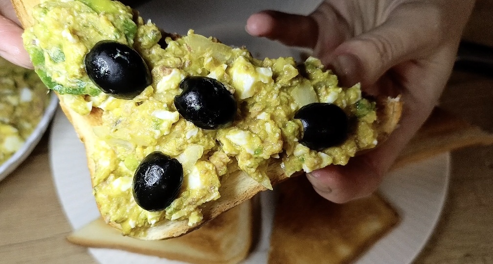 Мега вкусно и быстро. Тост с авокадо тунцом и яйцом. Идеально на завтрак
