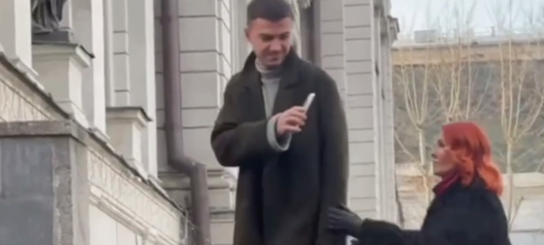 Влад повел вереницу Экстрасенсов к зданию.