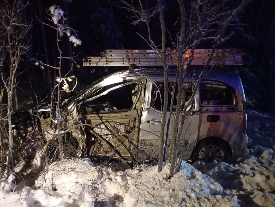    Сотрудники региональной Госавтоинспекции устанавливают причины происшествия. Фото: vk.com/murman01